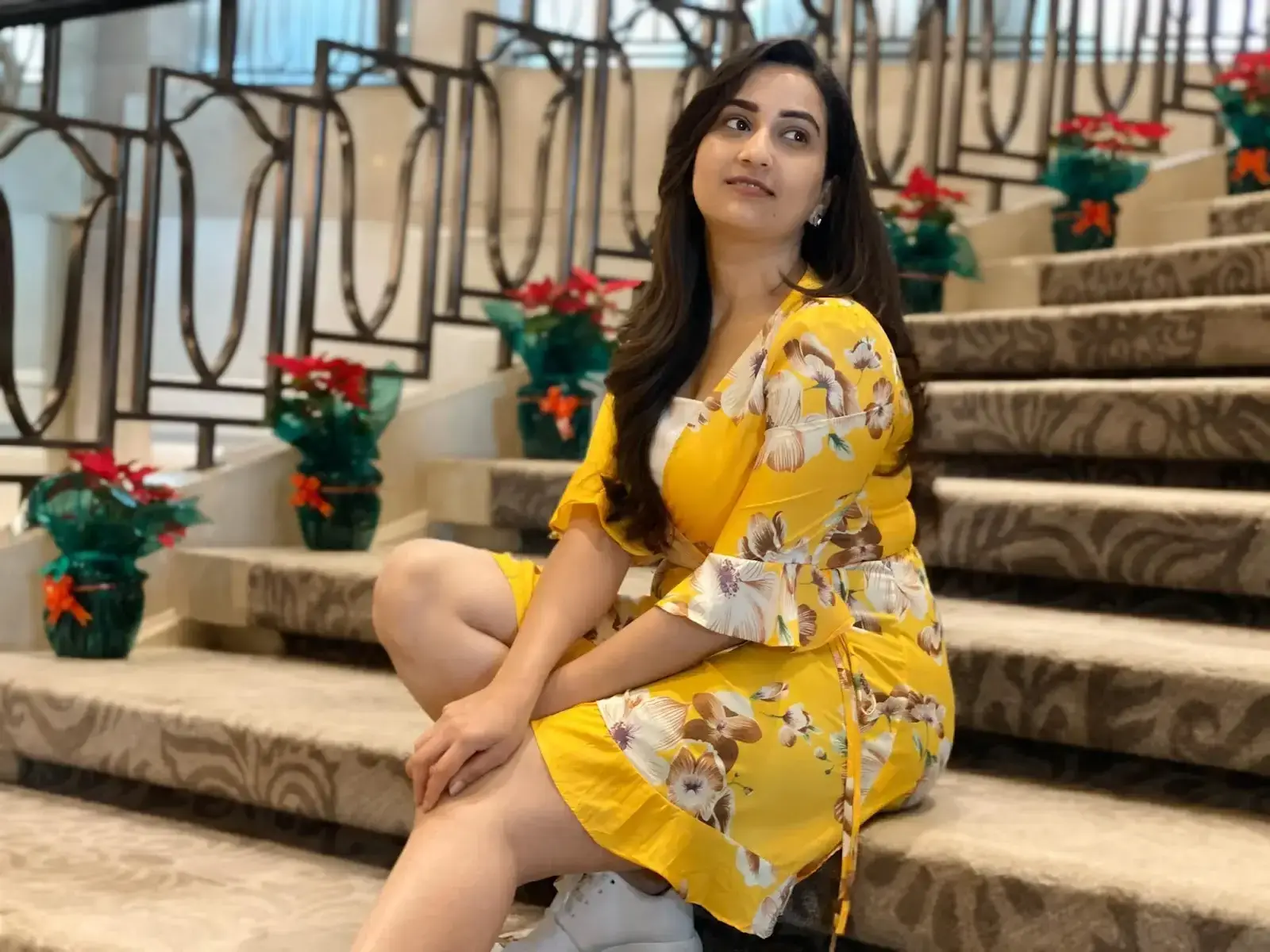 INDIAN TV ANCHOR MANJUSHA LONG LEGS SHOW IN MINI YELLOW SKIRT 3